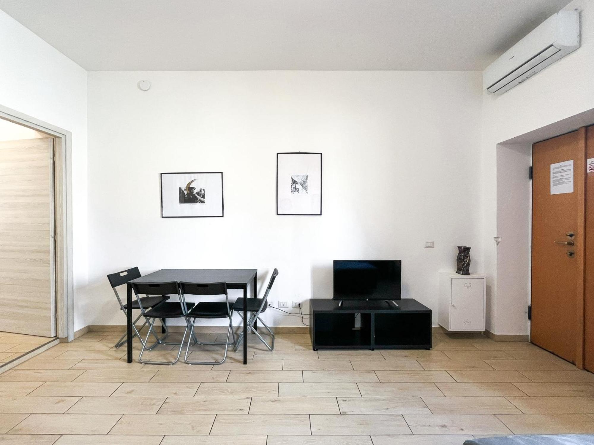 Along The Canal Smart Flat Naviglio - 4 People Corsico Ngoại thất bức ảnh